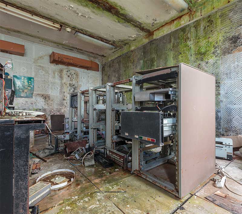 electronics-removal-img-800x709